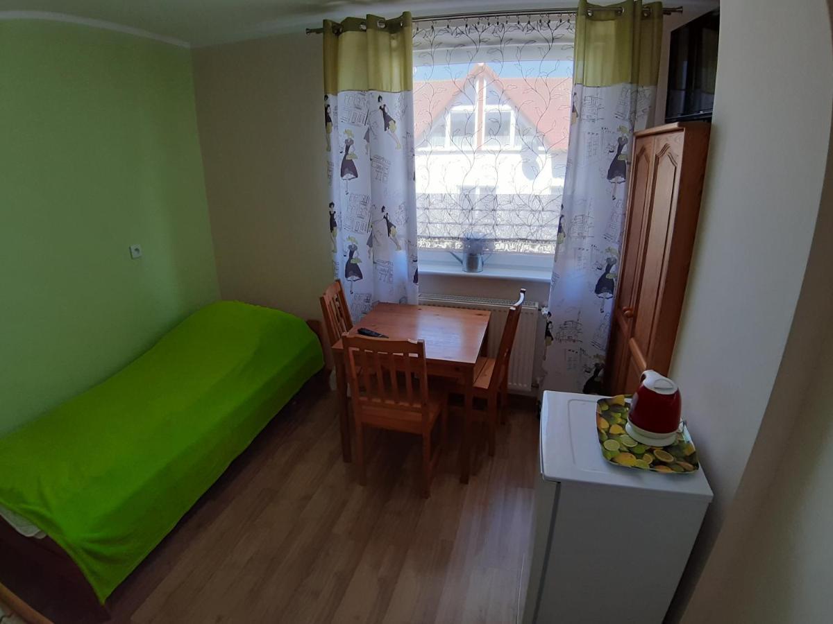 Pokoje Goscinne Zacisze Рови Екстериор снимка